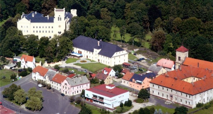 zámek_Chyše_pivovar-z-letadla.jpg